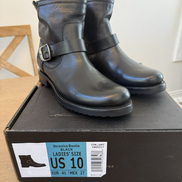 FRYE  10M “Veronica Bootie” Women’s Oiled Leather Waterproof Black Boot Riding - Picture 1 of 8